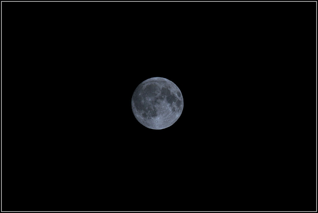 AD3_2687_Moon.jpg