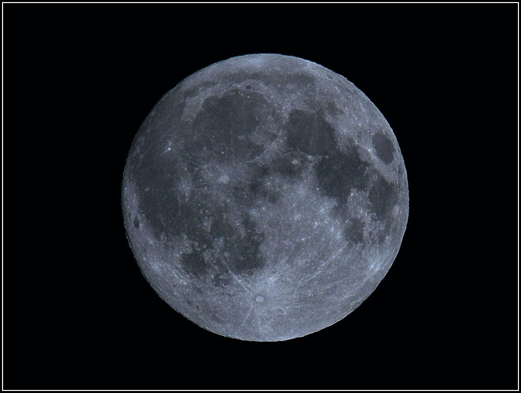 AD3_2687_Moon_CR.jpg